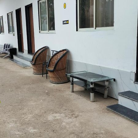 Maa Gayatri Dham Hotel Vrindāvan Exterior photo