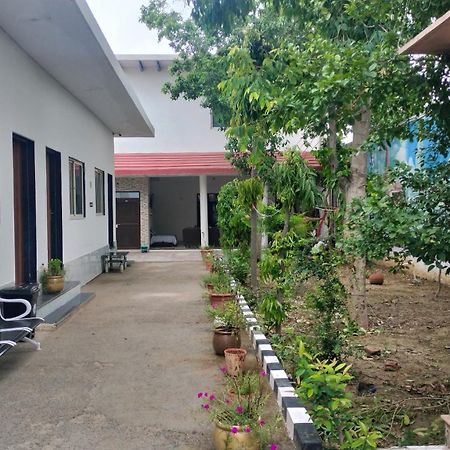 Maa Gayatri Dham Hotel Vrindāvan Exterior photo