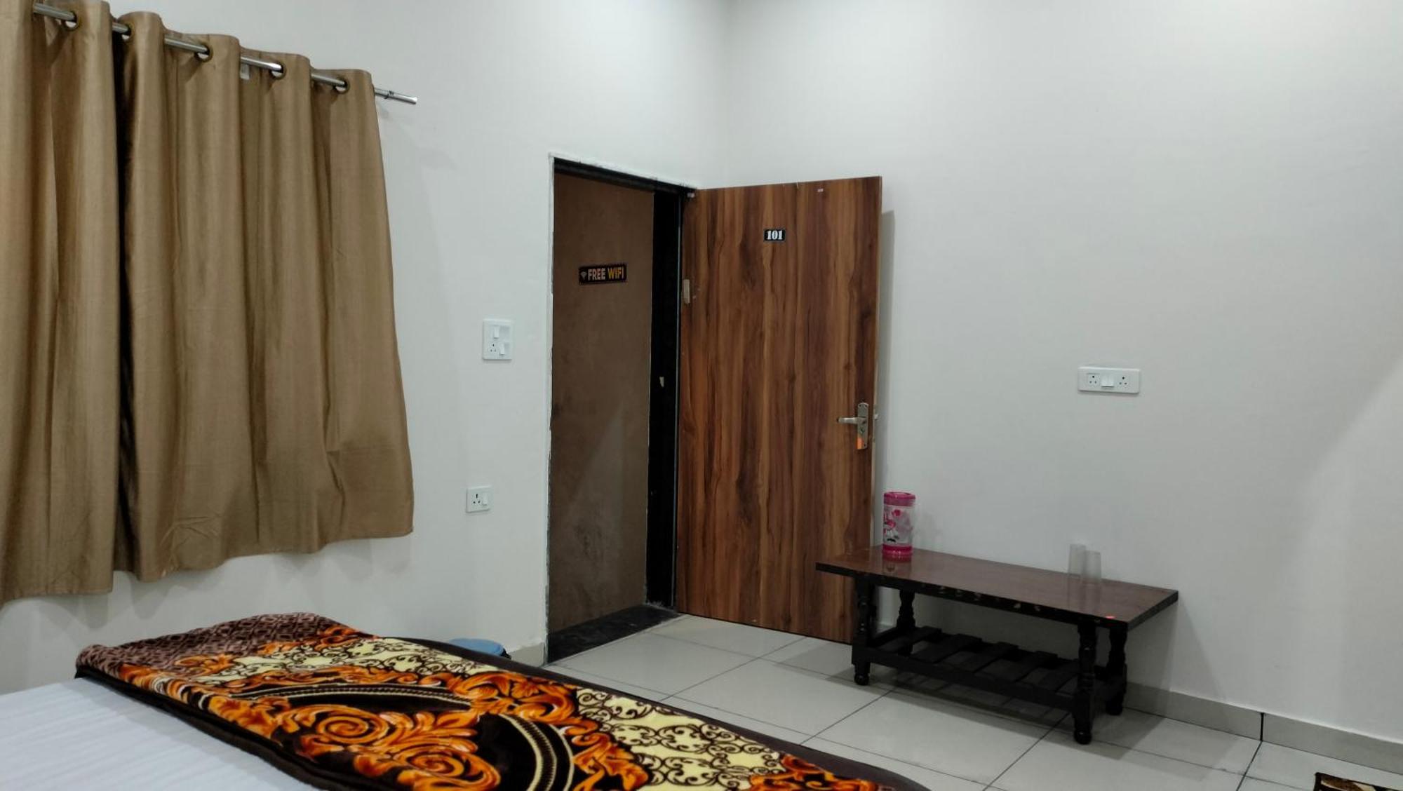 Maa Gayatri Dham Hotel Vrindāvan Exterior photo